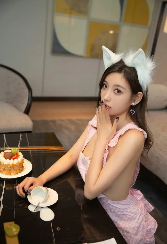 老人使用智能手机